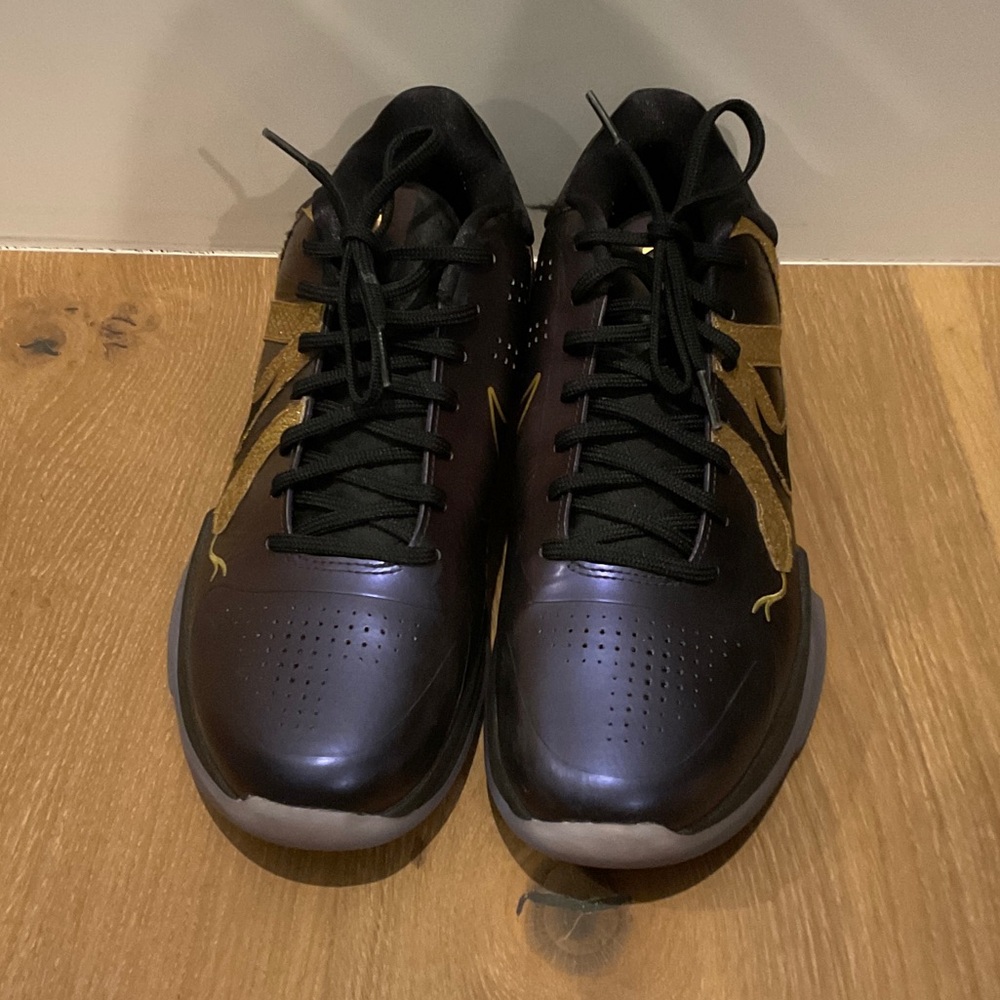 Nike Men's Black and Gold Low-Top Sneakers